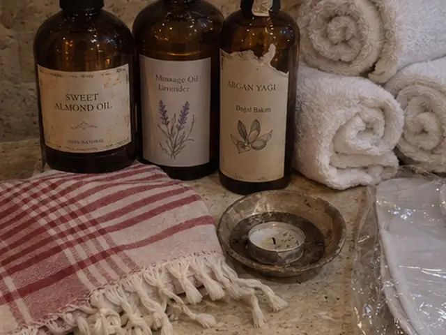 Tatlı badem ve argan yağı, havlular ve peştemal — Beşyol, Masaj Salonun